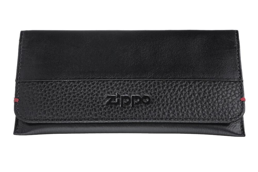 Vooraanzicht tabakszak zwart met Zippo-logo gesloten