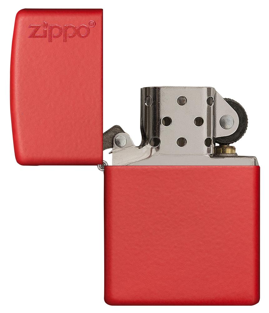 Vooraanzicht Zippo aansteker Red Matte met Zippo-logo geopend