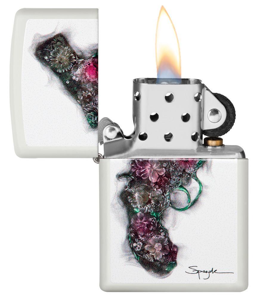 Zippo-aansteker wit met pistool by Spazuk open met vlam