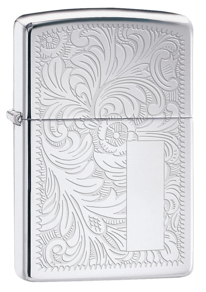 Vooraanzicht 3/4 hoek Zippo-aansteker High Polish Chrome met Venetiaans ontwerp en initiaalplaatje