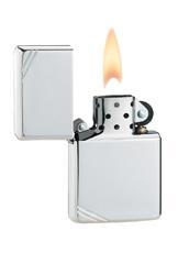 Zippo aansteker chroom hoogglans vintage geopend met vlam