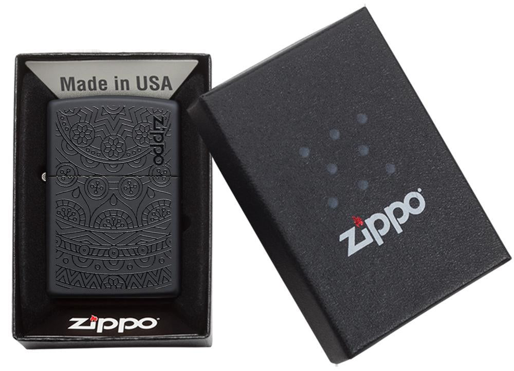Zippo-aansteker zwart met mandalapatroon in open doos