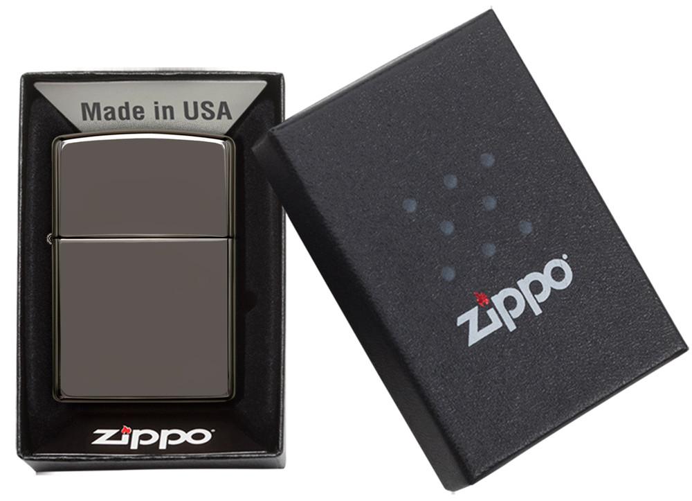 Vooraanzicht Zippo aansteker Black Ice basismodel in open geschenkverpakking