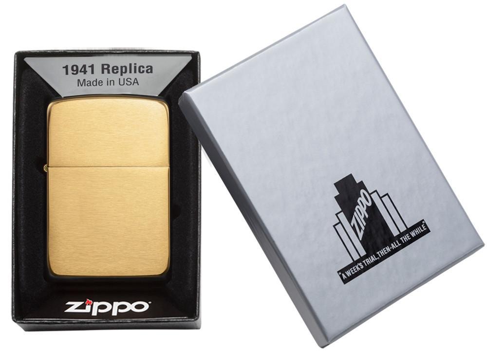 Zippo Aansteker 1941 Replica vooraanzicht in geborsteld koper in goud in zilveren doos