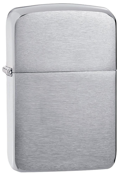 Zippo Aansteker 1941 Replica Vooraanzicht ¾ Hoek in Geborsteld Chroom Optiek