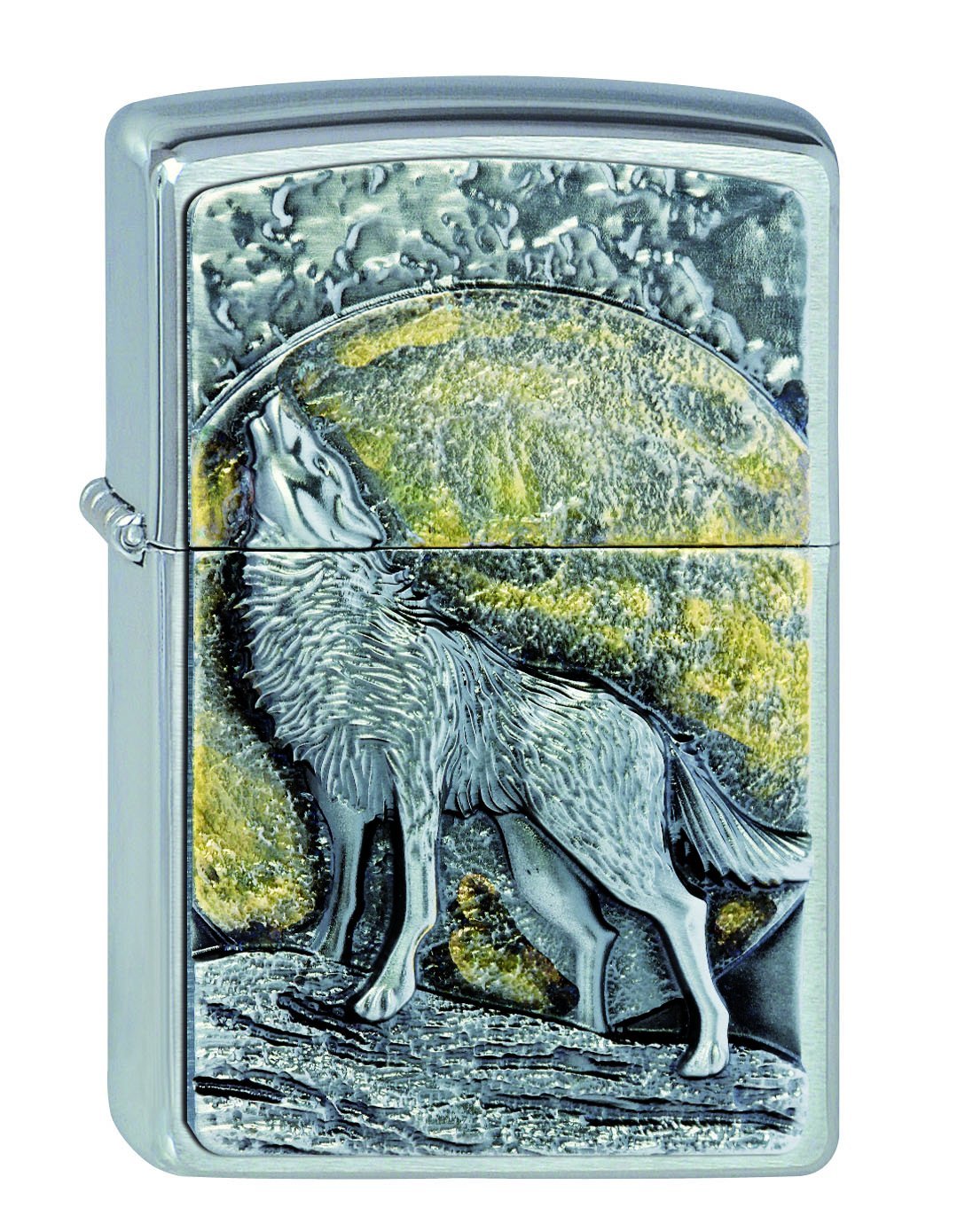 Vooraanzicht 3/4 hoek Zippo aansteker chroom Wolf ligt op een rots bij grote volle maan