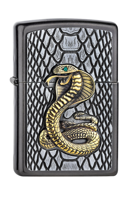 Vooraanzicht 3/4 hoek Zippo aansteker Cobra rechtop embleem