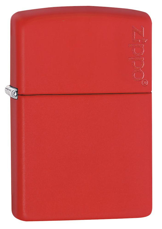 Vooraanzicht 3/4 hoek Zippo aansteker Red Matte met Zippo-logo