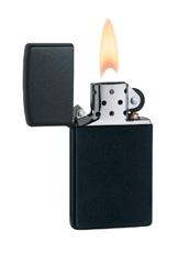 Zippo aansteker Slim zwart mat geopend met vlam