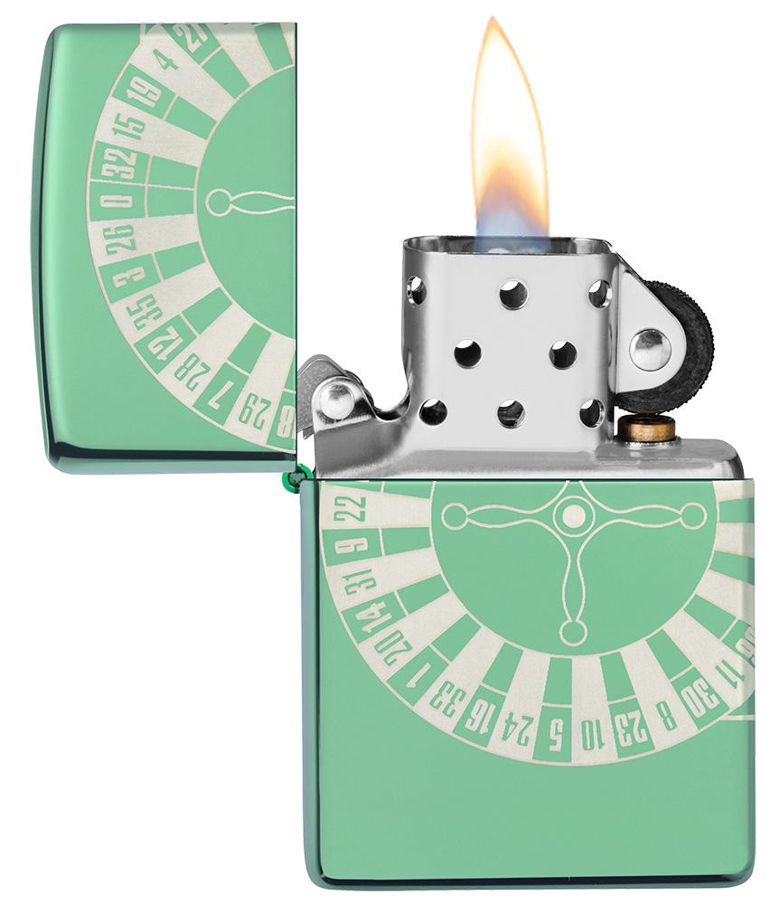Zippo-aansteker High Polish Green met roulettetafel open met vlam