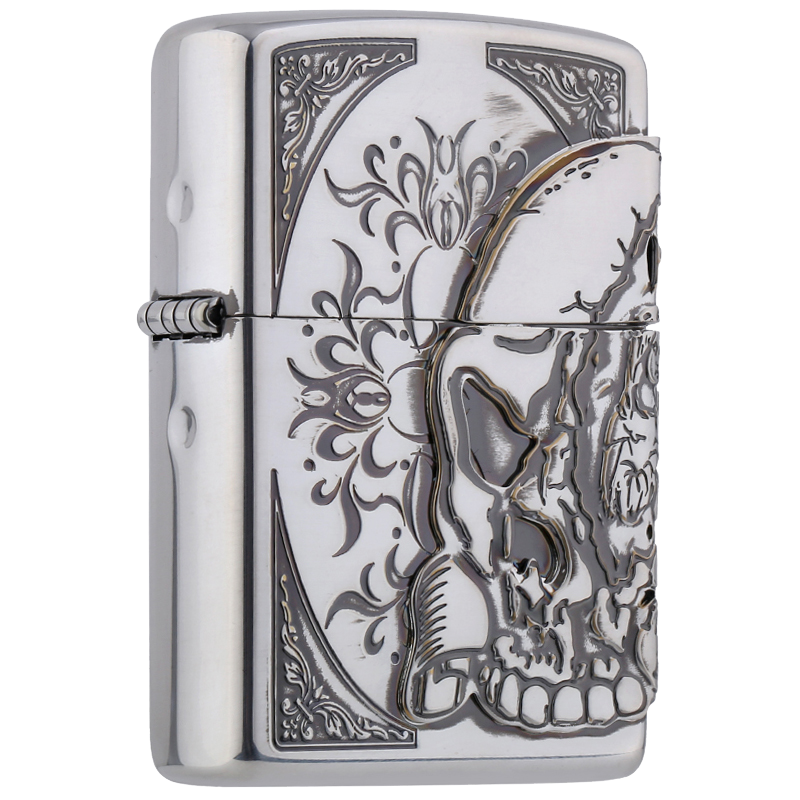 Vue de trois quarts du briquet tempête Zippo Bigskull Antique